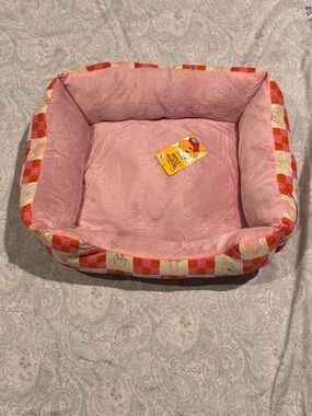 Disney Winnie the Pooh Pink Plush Small Pet Bed with Patterned Trim